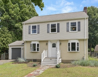 211 Lynn Fells Pkwy, Saugus, Massachusetts, 3 Bedrooms Bedrooms, 10 Rooms Rooms,2.5 BathroomsBathrooms,Residential,For Sale,Lynn Fells Pkwy,73549540