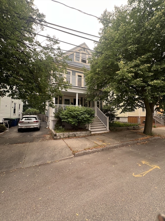 83 Lexington Avenue, Somerville, Massachusetts, 4 Bedrooms Bedrooms, 7 Rooms Rooms,1 BathroomBathrooms,Residential Lease,For Rent,Lexington Avenue,73549924