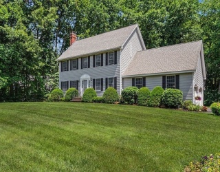 33 Colleen Drive, Salem, New Hampshire, 3 Bedrooms Bedrooms, 7 Rooms Rooms,1.5 BathroomsBathrooms,Residential,For Sale,Colleen Drive,73549932