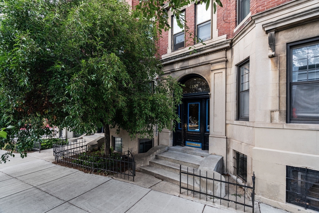 1157 Commonwealth Ave, Boston, Massachusetts, 3 Bedrooms Bedrooms, 5 Rooms Rooms,1 BathroomBathrooms,Residential,For Sale,Commonwealth Ave,73549899