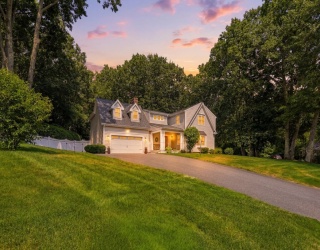 51 Mohawk Drive, Longmeadow, Massachusetts, 4 Bedrooms Bedrooms, 9 Rooms Rooms,4 BathroomsBathrooms,Residential,For Sale,Mohawk Drive,73549940