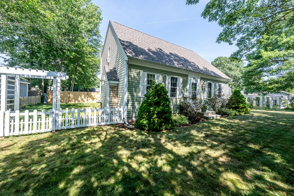 261 Seacoast Shores Blvd, Falmouth, Massachusetts, 3 Bedrooms Bedrooms, 6 Rooms Rooms,2 BathroomsBathrooms,Residential,For Sale,Seacoast Shores Blvd,73549938