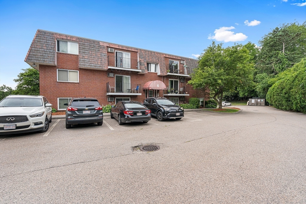 6 Apricot St, Worcester, Massachusetts, 2 Bedrooms Bedrooms, 4 Rooms Rooms,1 BathroomBathrooms,Residential,For Sale,Apricot St,73549911