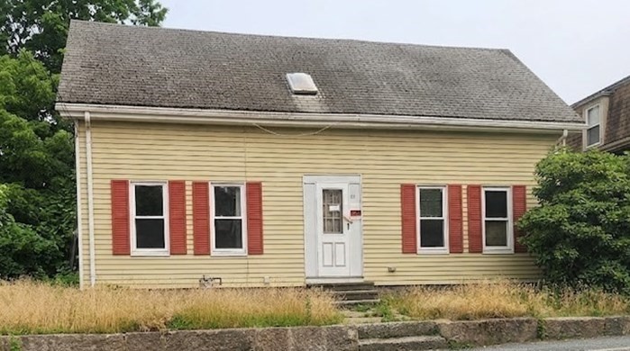 89 Friend St, Gloucester, Massachusetts, 2 Bedrooms Bedrooms, 4 Rooms Rooms,1.5 BathroomsBathrooms,Residential,For Sale,Friend St,73549964
