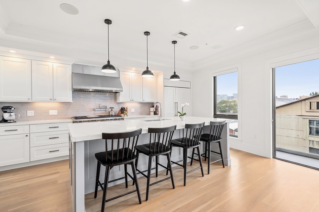 377 W 1st St, Boston, Massachusetts, 2 Bedrooms Bedrooms, 5 Rooms Rooms,2 BathroomsBathrooms,Residential,For Sale,W 1st St,73549971