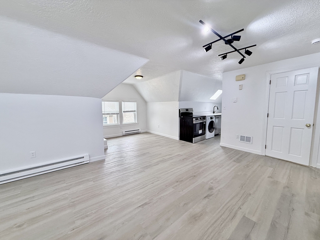 5 Stoneland Rd, Worcester, Massachusetts, 1 Bedroom Bedrooms, 2 Rooms Rooms,1 BathroomBathrooms,Residential Lease,For Rent,Stoneland Rd,73549981