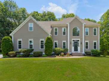 43 Northern Spy Rd, Franklin, Massachusetts, 4 Bedrooms Bedrooms, 9 Rooms Rooms,2.5 BathroomsBathrooms,Residential,For Sale,Northern Spy Rd,73549556