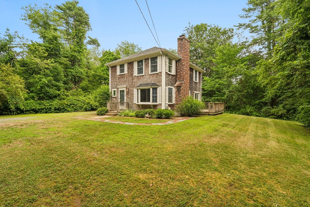 26 Foster Street, Mattapoisett, Massachusetts, 3 Bedrooms Bedrooms, 5 Rooms Rooms,1.5 BathroomsBathrooms,Residential,For Sale,Foster Street,73550030