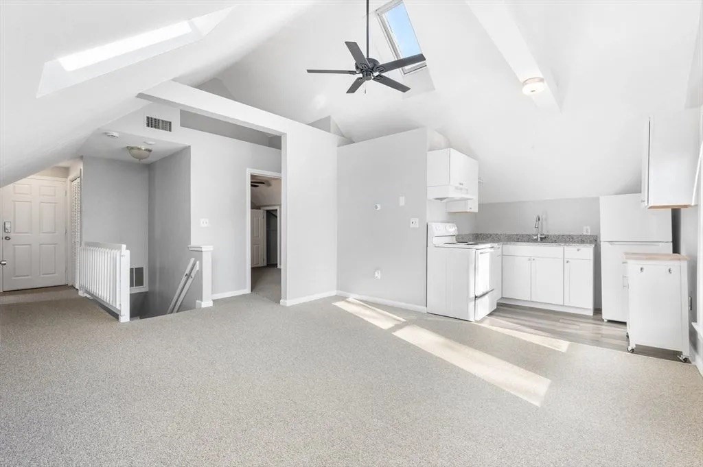 338 Summer St., Franklin, Massachusetts, 2 Bedrooms Bedrooms, 3 Rooms Rooms,1 BathroomBathrooms,Residential Lease,For Rent,Summer St.,73550049
