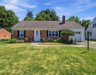 52 Elbert Rd, Agawam, Massachusetts, 2 Bedrooms Bedrooms, 5 Rooms Rooms,1 BathroomBathrooms,Residential,For Sale,Elbert Rd,73549968
