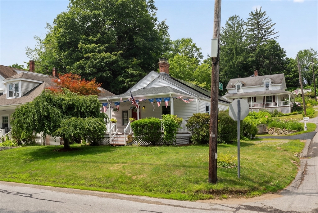 29 Pleasant St., Spencer, Massachusetts, 2 Bedrooms Bedrooms, 5 Rooms Rooms,1 BathroomBathrooms,Residential,For Sale,Pleasant St.,73550053