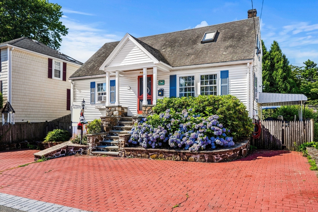 24 Roosevelt Avenue, Marblehead, Massachusetts, 2 Bedrooms Bedrooms, 6 Rooms Rooms,1.5 BathroomsBathrooms,Residential,For Sale,Roosevelt Avenue,73548900