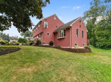 8 Indian Lane, Wakefield, Massachusetts, 3 Bedrooms Bedrooms, 8 Rooms Rooms,2 BathroomsBathrooms,Residential,For Sale,Indian Lane,73549847