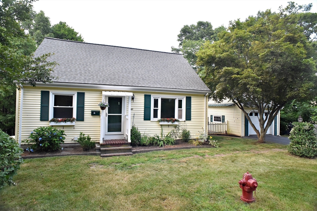 107 Freeman Street Ext., Haverhill, Massachusetts, 4 Bedrooms Bedrooms, 6 Rooms Rooms,1.5 BathroomsBathrooms,Residential,For Sale,Freeman Street Ext.,73549848