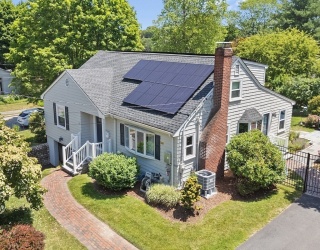31 Smith Street, Waltham, Massachusetts, 3 Bedrooms Bedrooms, 9 Rooms Rooms,3 BathroomsBathrooms,Residential,For Sale,Smith Street,73549883