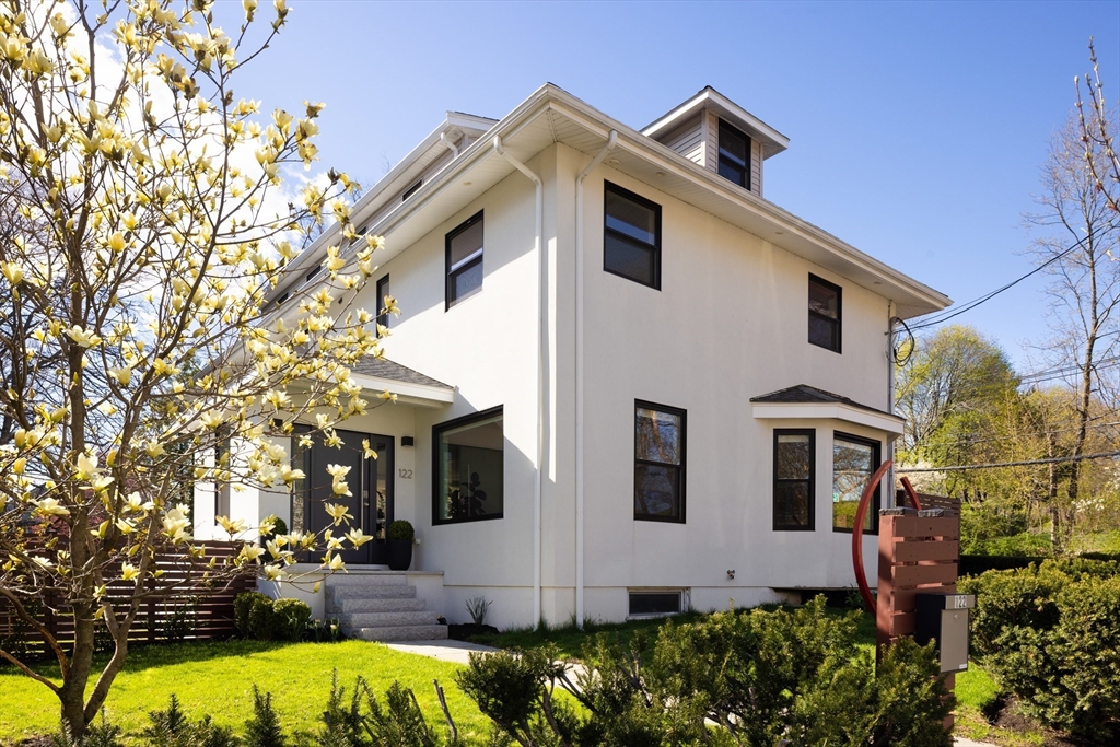 122 Garfield St, Watertown, Massachusetts, 4 Bedrooms Bedrooms, 9 Rooms Rooms,3.5 BathroomsBathrooms,Residential,For Sale,Garfield St,73509921