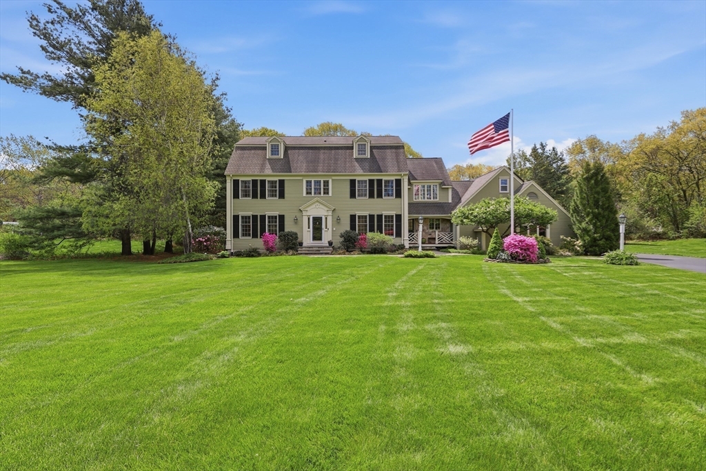 285 West Street, Northborough, Massachusetts, 5 Bedrooms Bedrooms, 11 Rooms Rooms,3.5 BathroomsBathrooms,Residential,For Sale,West Street,73518350