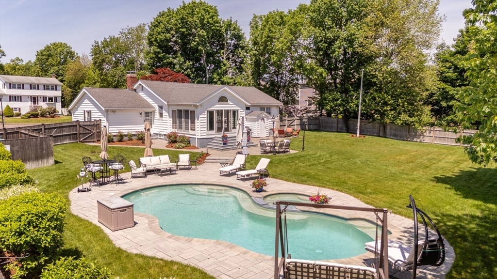 15 Fernwood Road, Saugus, Massachusetts, 3 Bedrooms Bedrooms, 7 Rooms Rooms,2.5 BathroomsBathrooms,Residential,For Sale,Fernwood Road,73528938