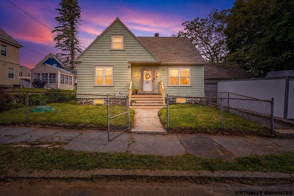 22 Lippold Street, Methuen, Massachusetts, 4 Bedrooms Bedrooms, 9 Rooms Rooms,2 BathroomsBathrooms,Residential,For Sale,Lippold Street,73527784