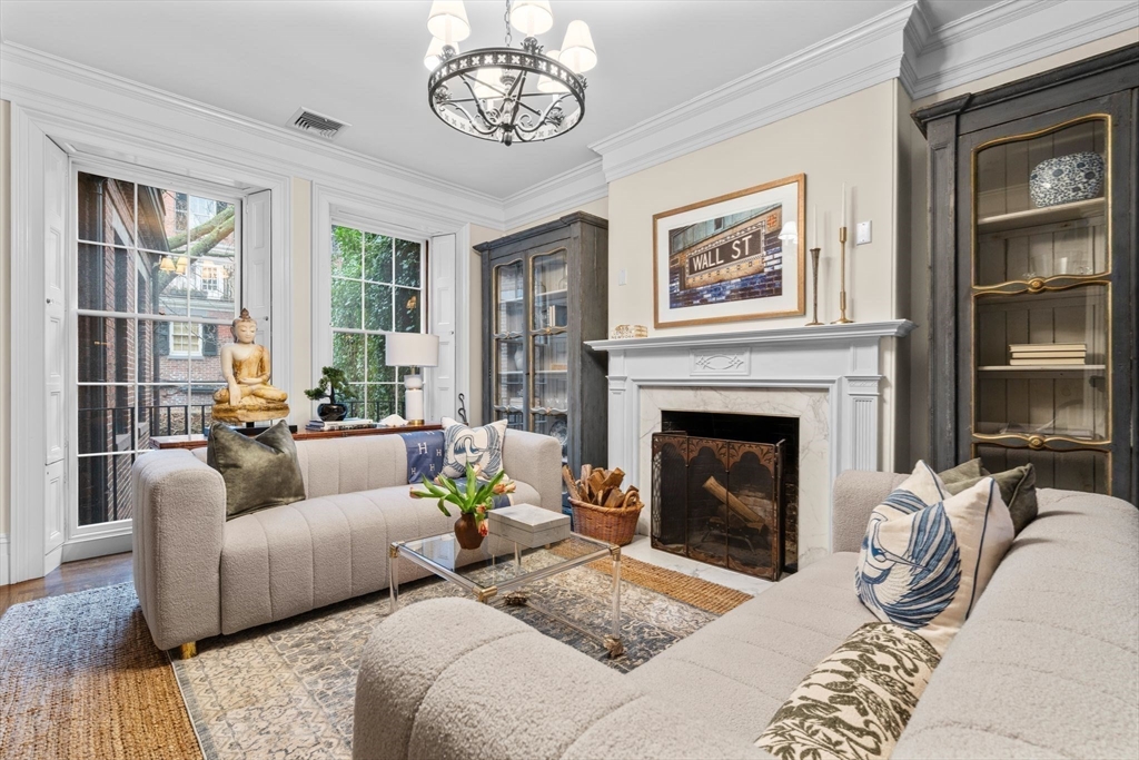 15 West Cedar Street, Boston, Massachusetts, 4 Bedrooms Bedrooms, 12 Rooms Rooms,5 BathroomsBathrooms,Residential,For Sale,West Cedar Street,73464454