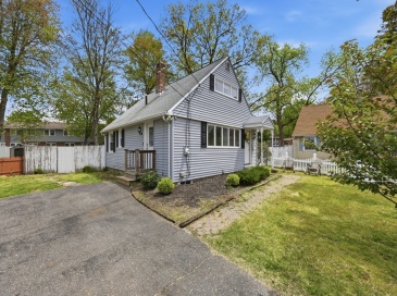 49 Canterbury Rd, Springfield, Massachusetts, 3 Bedrooms Bedrooms, 5 Rooms Rooms,1 BathroomBathrooms,Residential,For Sale,Canterbury Rd,73517250