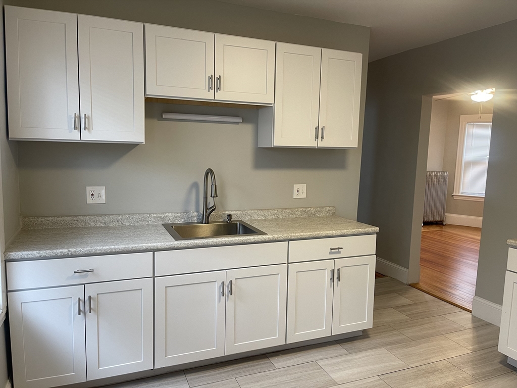 25 Spaulding Street, Boston, Massachusetts, 4 Bedrooms Bedrooms, 6 Rooms Rooms,1 BathroomBathrooms,Residential Lease,For Rent,Spaulding Street,73507370