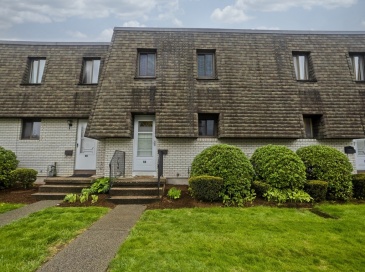 58 Beekman Dr, Agawam, Massachusetts, 2 Bedrooms Bedrooms, 4 Rooms Rooms,1.5 BathroomsBathrooms,Residential,For Sale,Beekman Dr,73524625