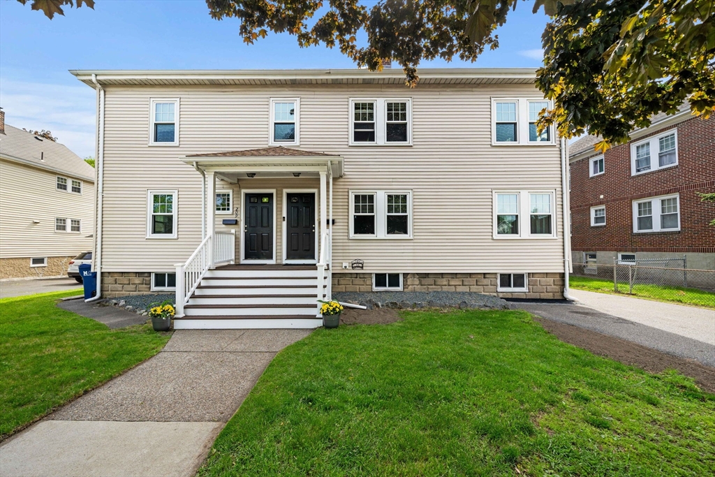 207-209 Main Street, Melrose, Massachusetts, 4 Bedrooms Bedrooms, 12 Rooms Rooms,2 BathroomsBathrooms,Residential Income,For Sale,Main Street,73524834