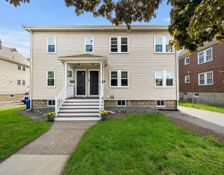 207-209 Main Street, Melrose, Massachusetts, 4 Bedrooms Bedrooms, 12 Rooms Rooms,2 BathroomsBathrooms,Residential Income,For Sale,Main Street,73524834