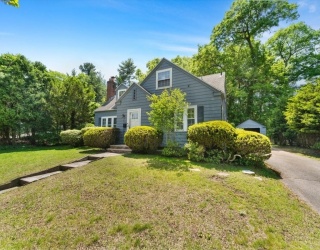 10 Park Lane, Walpole, Massachusetts, 4 Bedrooms Bedrooms, 9 Rooms Rooms,2 BathroomsBathrooms,Residential,For Sale,Park Lane,73524638