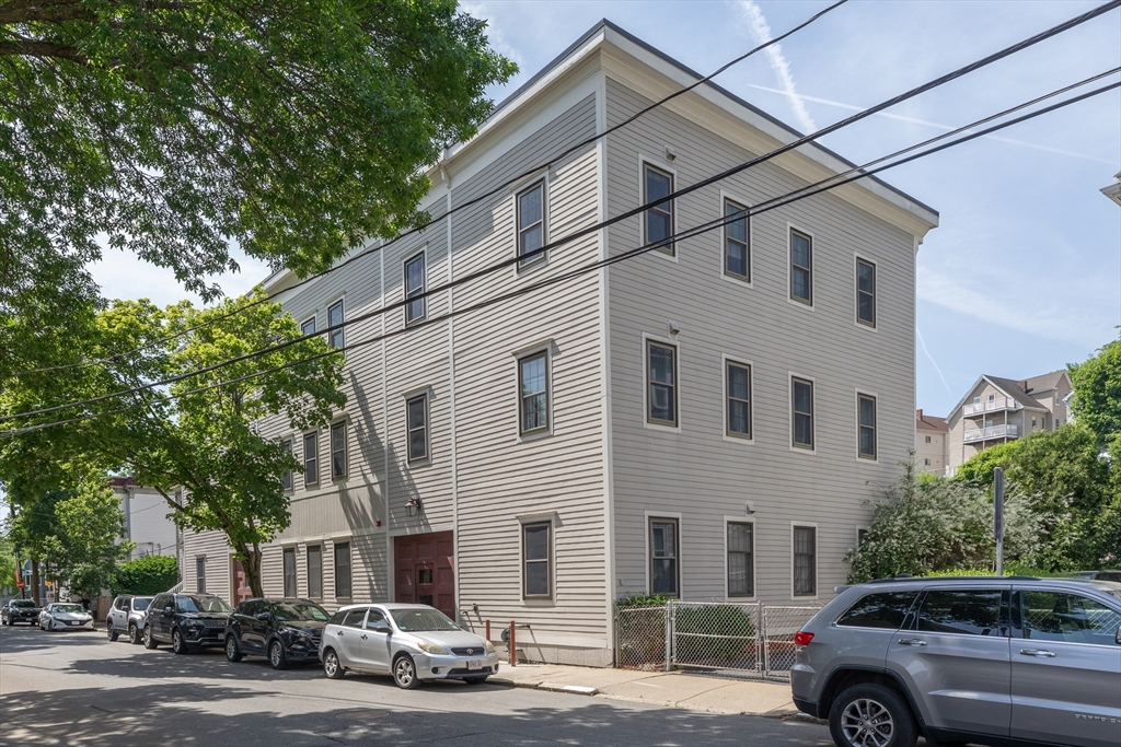 74 Gilman St, Somerville, Massachusetts, 2 Bedrooms Bedrooms, 4 Rooms Rooms,1 BathroomBathrooms,Residential,For Sale,Gilman St,73533461