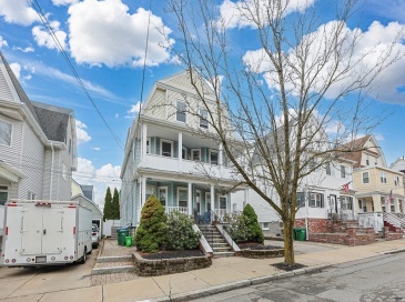 15-17 Golden Ave, Medford, Massachusetts, 7 Bedrooms Bedrooms, 14 Rooms Rooms,3 BathroomsBathrooms,Residential Income,For Sale,Golden Ave,73498708