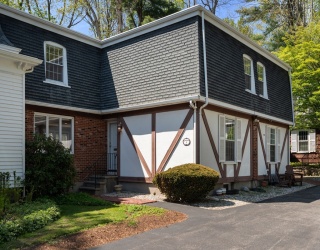 32 Linden St, Wellesley, Massachusetts, 3 Bedrooms Bedrooms, 6 Rooms Rooms,1.5 BathroomsBathrooms,Residential,For Sale,Linden St,73514014