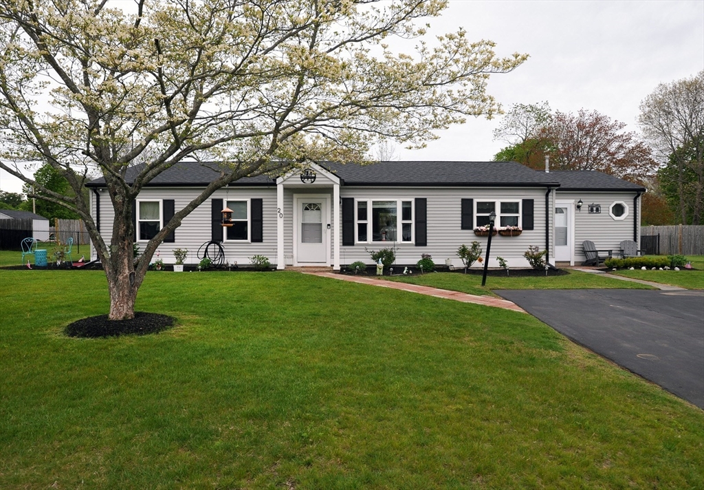 20 Jackson Rd, Hanover, Massachusetts, 4 Bedrooms Bedrooms, 7 Rooms Rooms,2 BathroomsBathrooms,Residential,For Sale,Jackson Rd,73519688
