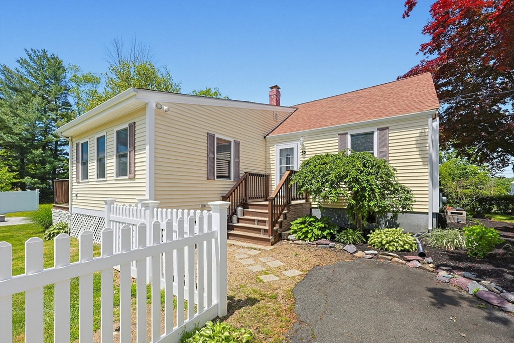 32 Johnson St, North Attleboro, Massachusetts, 3 Bedrooms Bedrooms, 5 Rooms Rooms,2 BathroomsBathrooms,Residential,For Sale,Johnson St,73529876