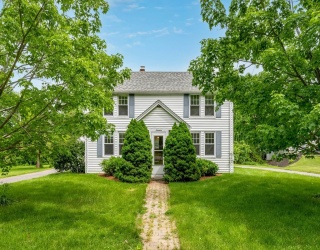 19 Ocean Ave, Rowley, Massachusetts, 3 Bedrooms Bedrooms, 7 Rooms Rooms,1 BathroomBathrooms,Residential,For Sale,Ocean Ave,73529267