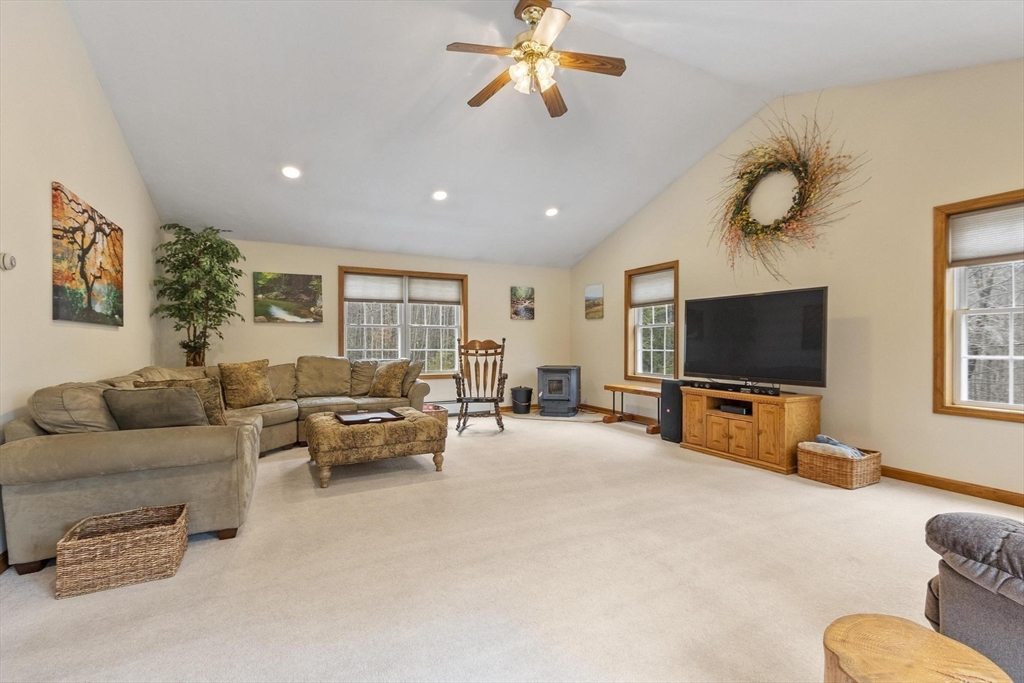 75 Nash Rd, Ashby, Massachusetts, 3 Bedrooms Bedrooms, 9 Rooms Rooms,2.5 BathroomsBathrooms,Residential,For Sale,Nash Rd,73502921