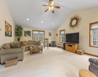 75 Nash Rd, Ashby, Massachusetts, 3 Bedrooms Bedrooms, 9 Rooms Rooms,2.5 BathroomsBathrooms,Residential,For Sale,Nash Rd,73502921