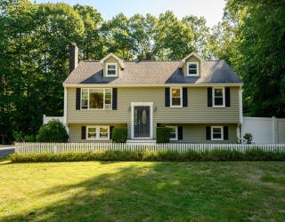 258 State St, Hanson, Massachusetts, 5 Bedrooms Bedrooms, 10 Rooms Rooms,2 BathroomsBathrooms,Residential,For Sale,State St,73529774