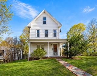 491 Webster St, Rockland, Massachusetts, 6 Bedrooms Bedrooms, 10 Rooms Rooms,2 BathroomsBathrooms,Residential Income,For Sale,Webster St,73510615