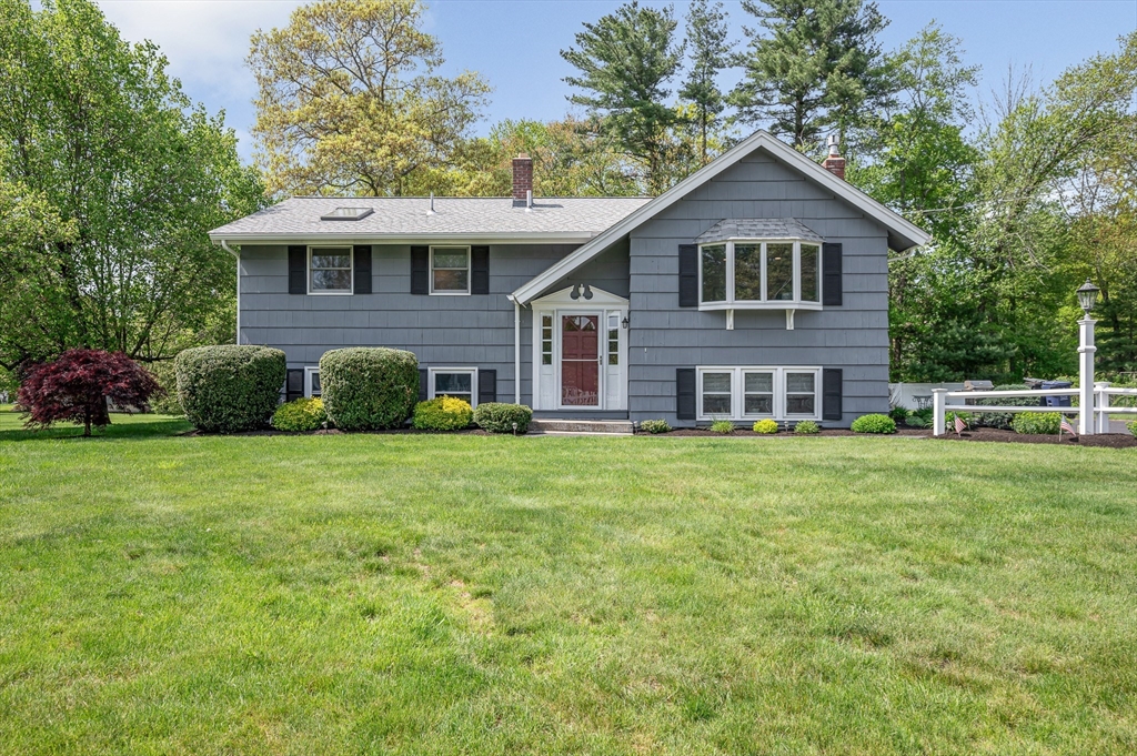 83 Mullen Ln, Dracut, Massachusetts, 2 Bedrooms Bedrooms, 5 Rooms Rooms,1 BathroomBathrooms,Residential,For Sale,Mullen Ln,73521083