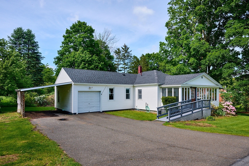 4 Petticoat Hill Rd, Williamsburg, Massachusetts, 4 Bedrooms Bedrooms, 8 Rooms Rooms,2 BathroomsBathrooms,Residential,For Sale,Petticoat Hill Rd,73524121