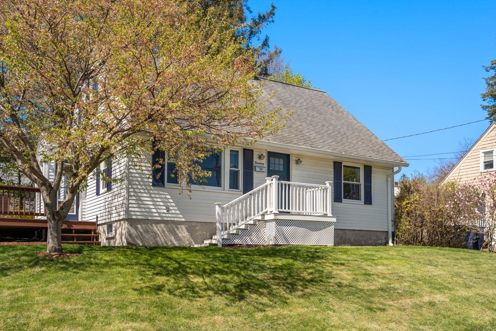 14 Davis Rd, Auburn, Massachusetts, 4 Bedrooms Bedrooms, 6 Rooms Rooms,1 BathroomBathrooms,Residential,For Sale,Davis Rd,73509077