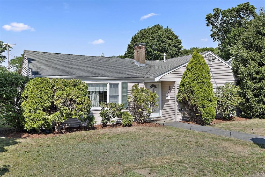 6 Bell Rd, Weymouth, Massachusetts, 3 Bedrooms Bedrooms, 5 Rooms Rooms,1 BathroomBathrooms,Residential,For Sale,Bell Rd,73550161