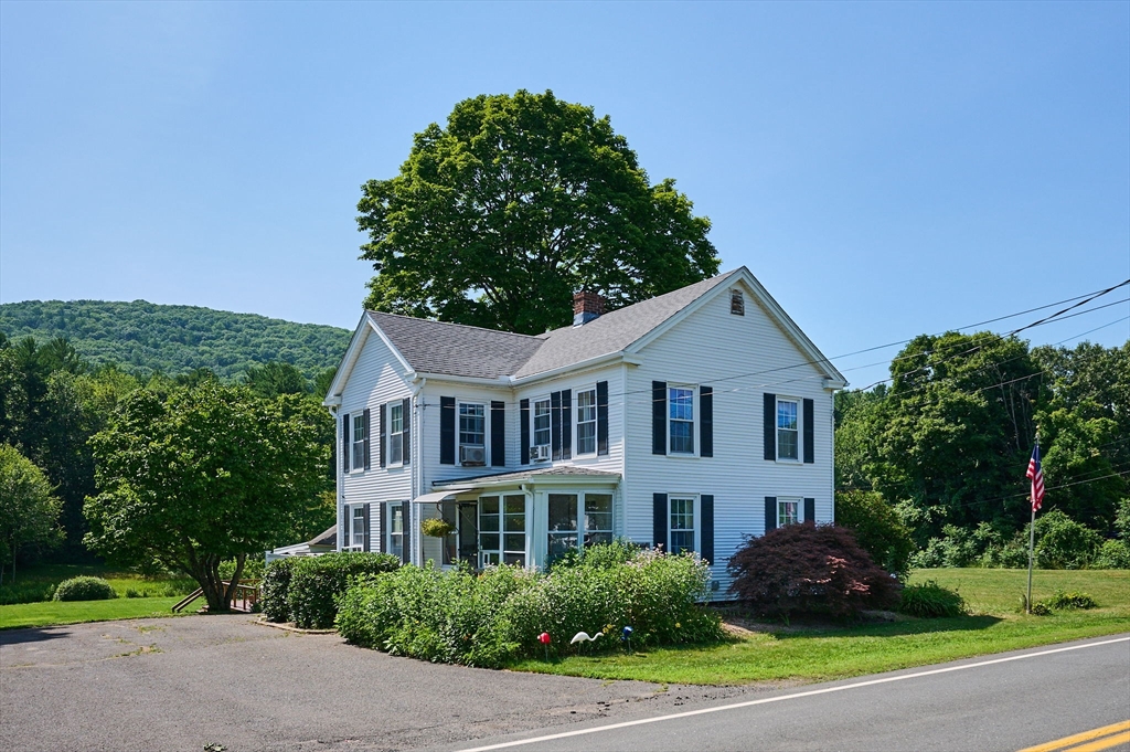 666 Montgomery Rd, Westfield, Massachusetts, 3 Bedrooms Bedrooms, 9 Rooms Rooms,1.5 BathroomsBathrooms,Residential,For Sale,Montgomery Rd,73550163