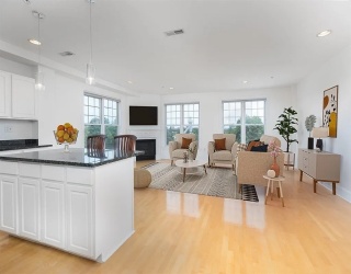 1306 Columbia Road, Boston, Massachusetts, 2 Bedrooms Bedrooms, 4 Rooms Rooms,2 BathroomsBathrooms,Residential Lease,For Rent,Columbia Road,73550168