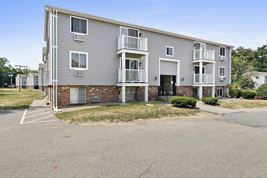 8 Royal Dane Dr, Marshfield, Massachusetts, 2 Bedrooms Bedrooms, 4 Rooms Rooms,1 BathroomBathrooms,Residential,For Sale,Royal Dane Dr,73550183