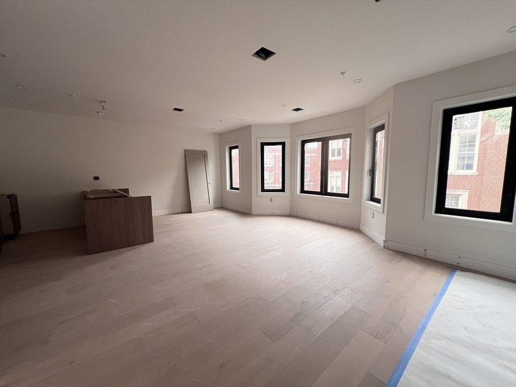 207 West Seventh, Boston, Massachusetts, 2 Bedrooms Bedrooms, 3 Rooms Rooms,2 BathroomsBathrooms,Residential Lease,For Rent,West Seventh,73550216