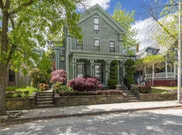 12 Crown St., Worcester, Massachusetts, 4 Bedrooms Bedrooms, 10 Rooms Rooms,2 BathroomsBathrooms,Residential Income,For Sale,Crown St.,73550238