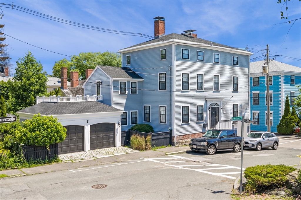 1 Pearl St, Marblehead, Massachusetts, 4 Bedrooms Bedrooms, 11 Rooms Rooms,4 BathroomsBathrooms,Residential Lease,For Rent,Pearl St,73550255